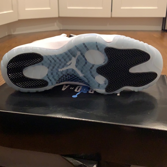 NWT AIR JORDAN 11 RETRO LOW SIZE 11 - Picture 4 of 6